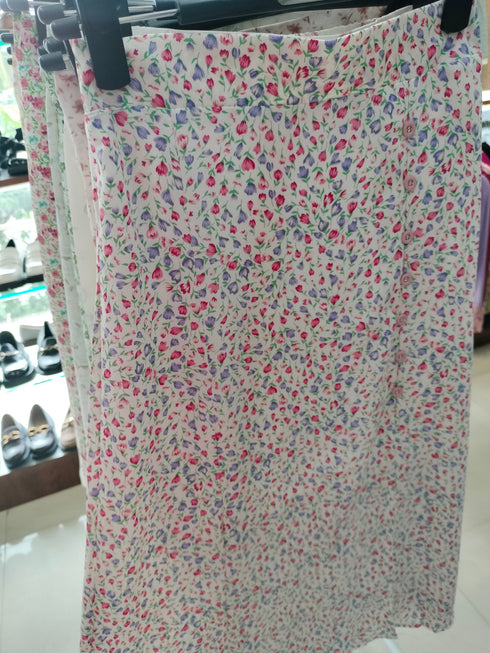 Floral Slit Skirts Embedded With Buttons